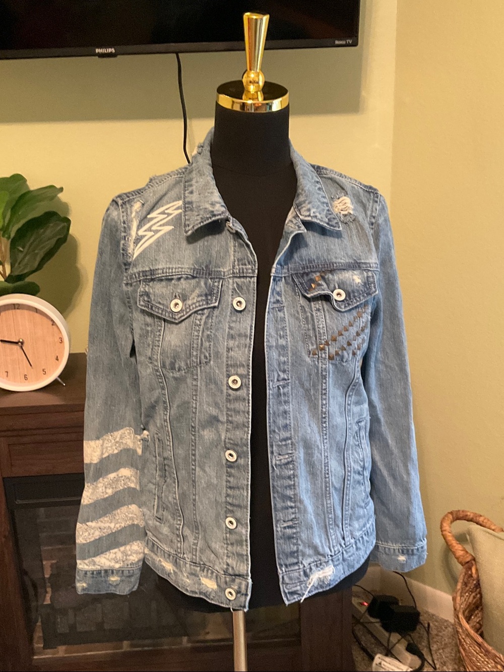 Art Class Girls Size XL Distressed Jean Jacket, Super Cute!